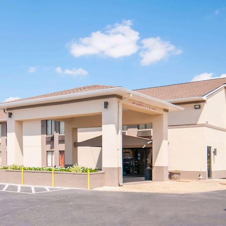 Howard Johnson By Wyndham Scott Lafayette Экстерьер фото