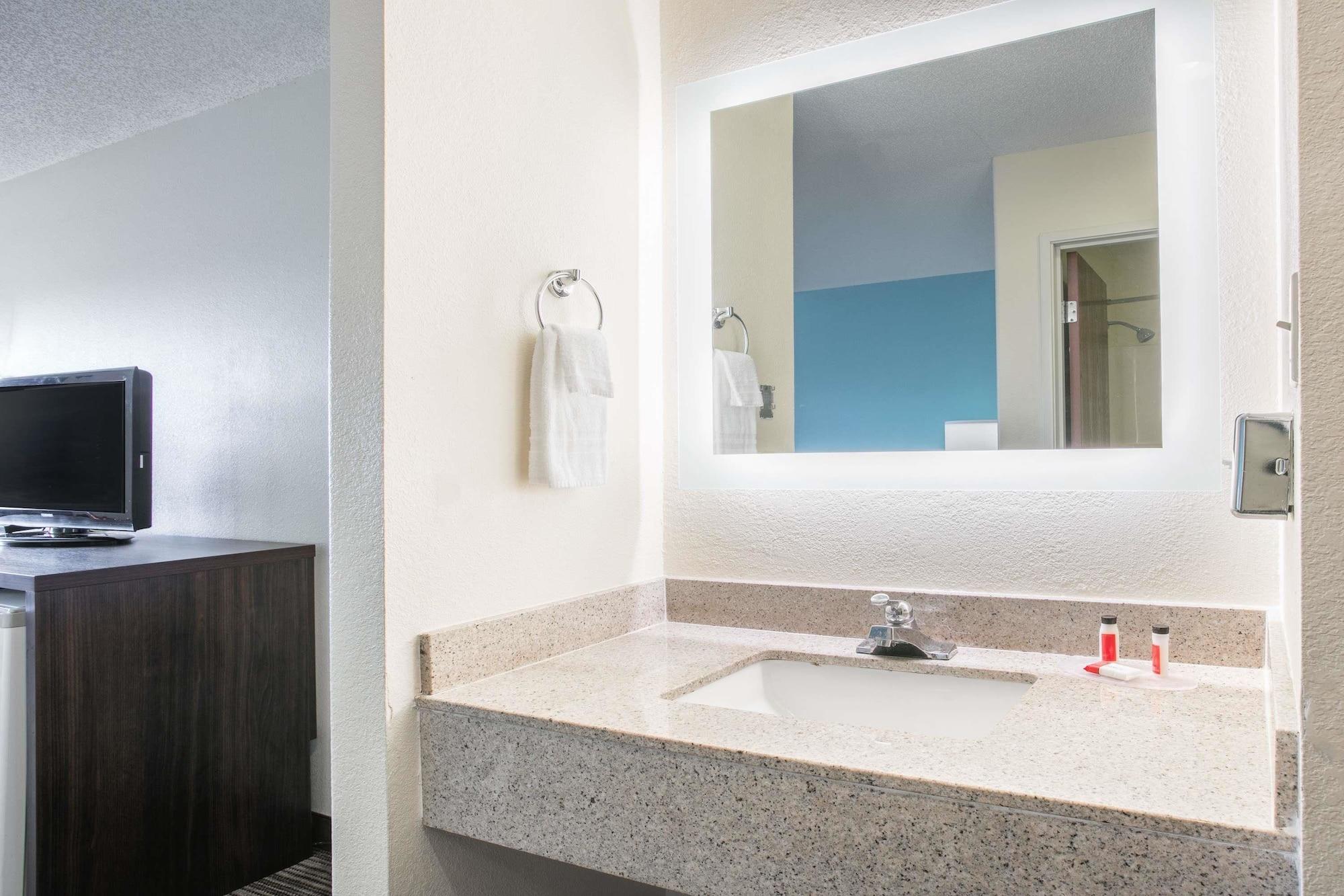 Howard Johnson By Wyndham Scott Lafayette Экстерьер фото