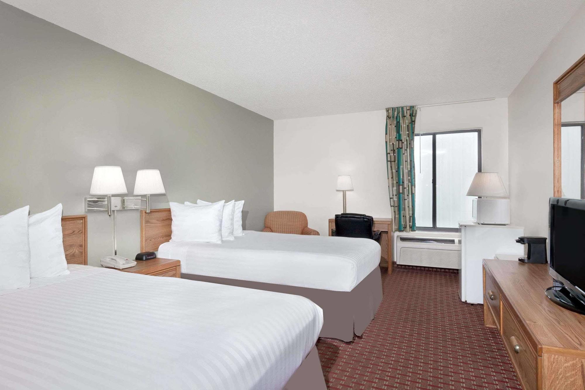 Howard Johnson By Wyndham Scott Lafayette Экстерьер фото